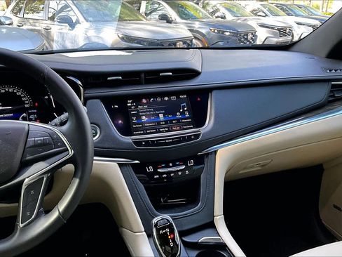 Used 2018 Cadillac XT5 FWD image 7