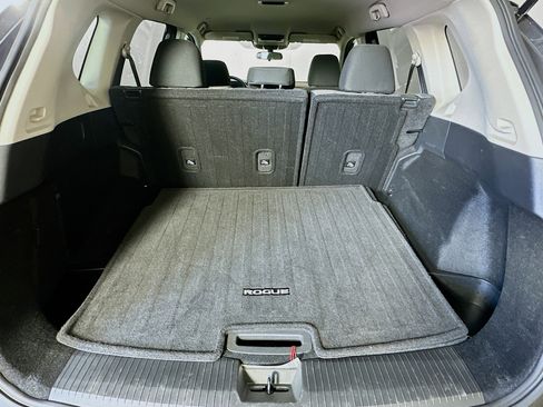 Used 2023 Nissan Rogue SV image 27