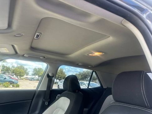 Used 2024 Hyundai Venue SEL FWD image 18