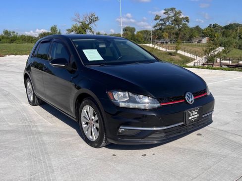 Used 2018 Volkswagen Golf SE image 3