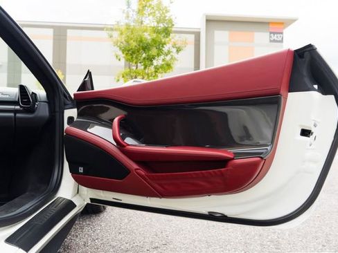 Used 2014 Ferrari 458 Spider image 22