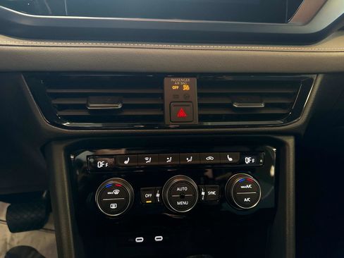 Used 2024 Volkswagen Taos SE image 13