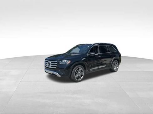 Used 2025 Mercedes-Benz GLS 450 4MATIC image 2