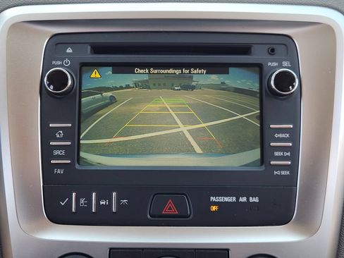 Used 2016 GMC Acadia SLE FWD image 17