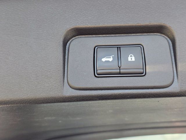 Used 2025 Nissan Rogue SV AWD/4WD image 13