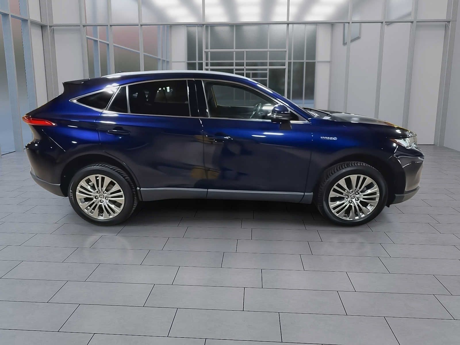 Used 2021 Toyota Venza XLE w/ Softex Package AWD/4WD image 9