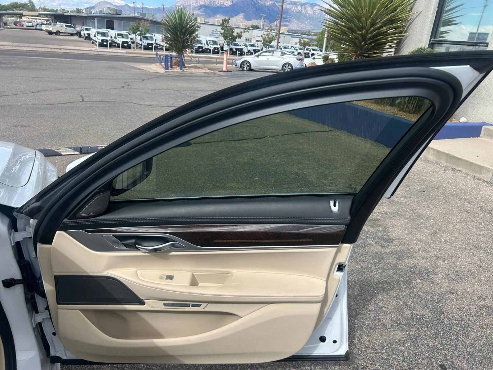 Used 2017 BMW 750i xDrive AWD/4WD image 33