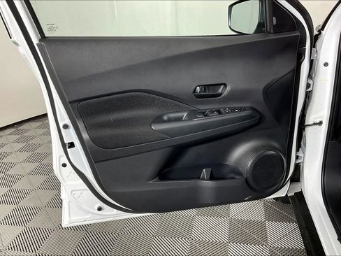 New 2025 Nissan Kicks Play S image 28