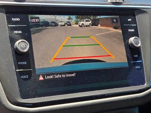 Used 2022 Volkswagen Tiguan SE w/ Panoramic Sunroof Package FWD image 30