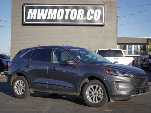 Used 2022 Ford Escape SE w/ Cold Weather Package AWD/4WD image 1