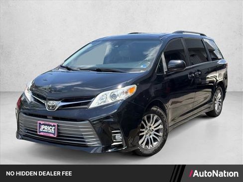 Used 2018 Toyota Sienna XLE FWD image 1