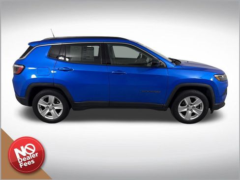 Used 2022 Jeep Compass Latitude w/ Convenience Group FWD image 2