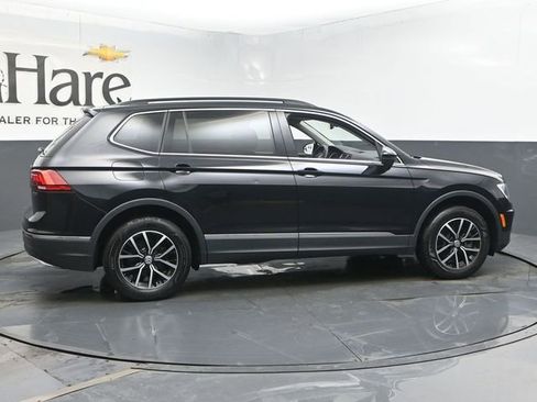 Used 2021 Volkswagen Tiguan SE w/ Panoramic Sunroof Package image 37