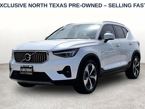 Used 2023 Volvo XC40 B4 Plus w/ Protection Package Premier FWD image 15