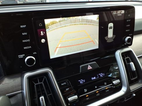 Used 2023 Kia Sorento S image 19