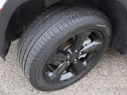 Certified 2024 Jeep Grand Cherokee Limited w/ Black Appearance Package image 13