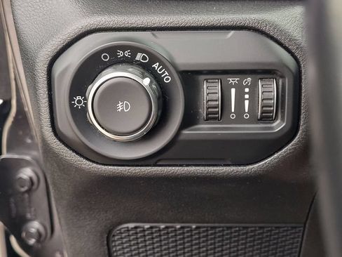 Used 2021 Jeep Wrangler Unlimited Sahara AWD/4WD image 26
