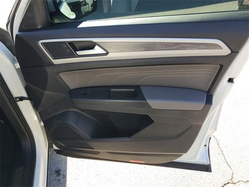 Used 2023 Volkswagen Atlas Cross Sport SE image 36