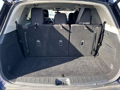 Used 2025 Nissan Pathfinder SV image 34