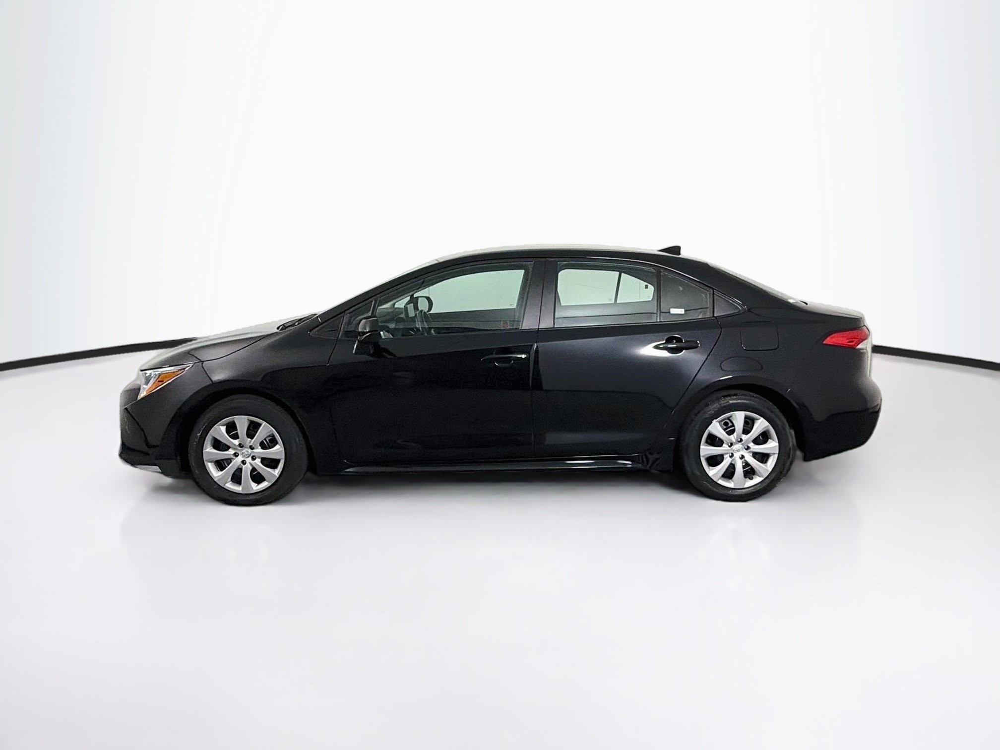 Used 2026 Toyota Corolla LE FWD image 4