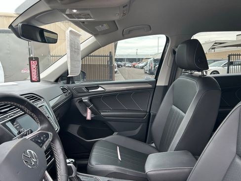 Used 2024 Volkswagen Tiguan SE image 12