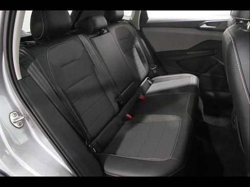Used 2023 Volkswagen Taos SE w/ Panoramic Sunroof Package AWD/4WD image 18