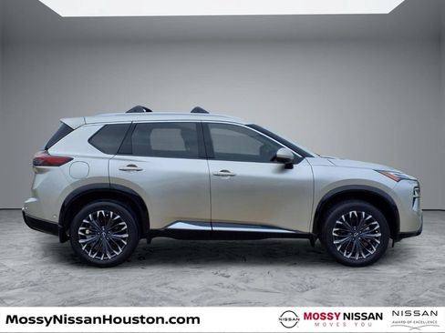 Used 2025 Nissan Rogue Platinum FWD image 8