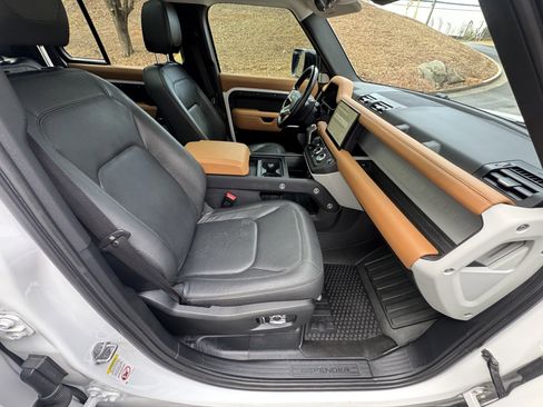 Used 2023 Land Rover Defender 130 S image 27