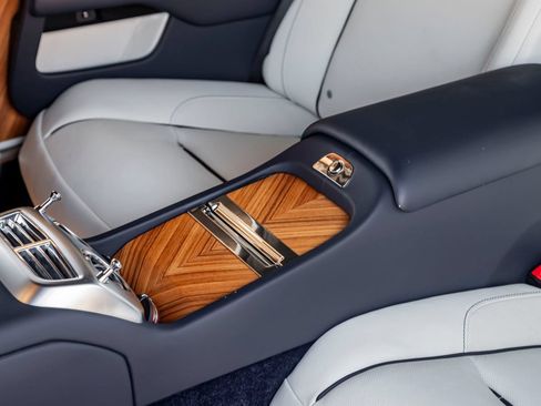 Certified 2016 Rolls-Royce Dawn RWD image 17