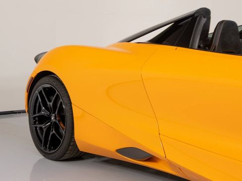 Used 2024 McLaren 750S Spider image 39