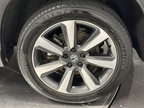 Used 2023 Honda Pilot Touring image 19