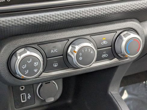 Certified 2025 Nissan Kicks Play S image 21