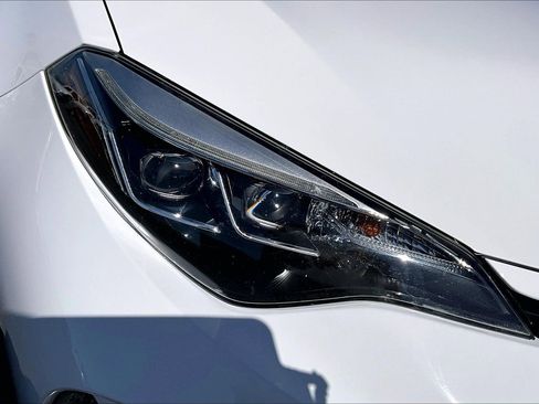 Used 2017 Toyota Corolla SE w/ SE Premium Package FWD image 29