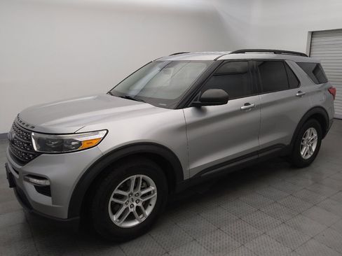 Used 2021 Ford Explorer XLT w/ Equipment Group 202A RWD image 2