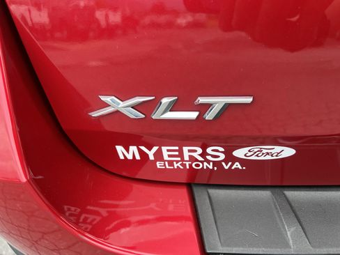 Used 2022 Ford Explorer XLT w/ Equipment Group 202A image 9