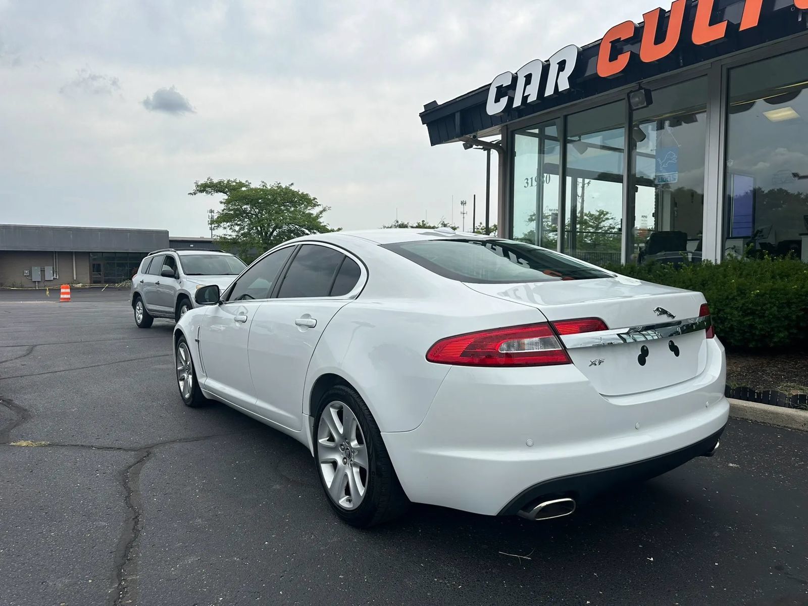 Used 2011 Jaguar XF RWD image 5