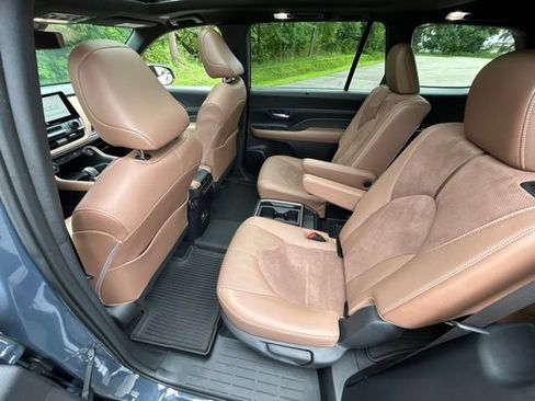 Used 2024 Toyota Grand Highlander AWD Hybrid image 37