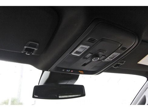 Used 2025 GMC Yukon Denali RWD image 15