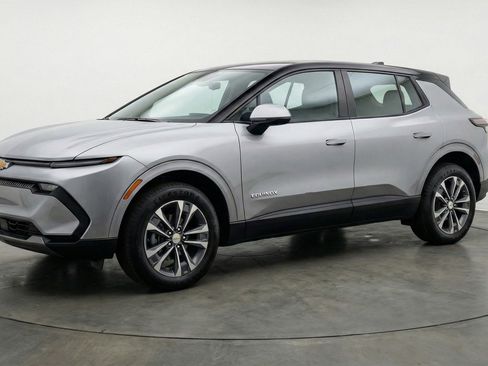 Used 2025 Chevrolet Equinox LT image 3