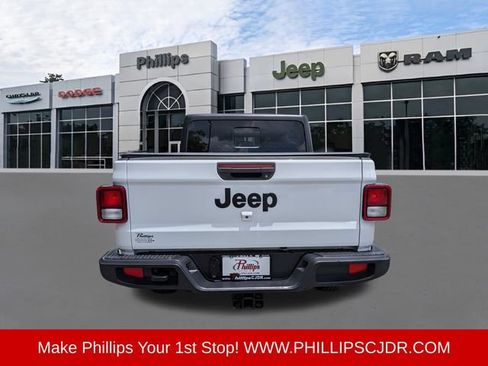 Used 2023 Jeep Gladiator Sport AWD/4WD image 4