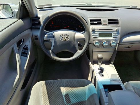 Used 2009 Toyota Camry FWD image 12