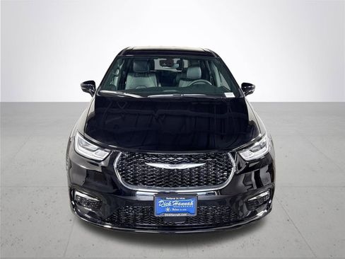 New 2026 Chrysler Pacifica Select AWD/4WD image 3
