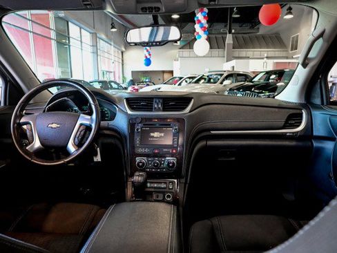 Used 2017 Chevrolet Traverse LT image 27