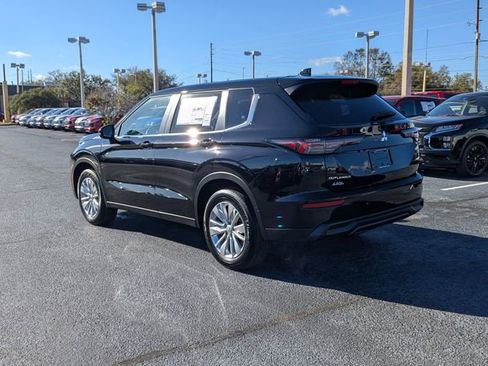 New 2025 Mitsubishi Outlander ES image 8