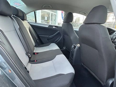 Used 2017 Volkswagen Jetta S image 38