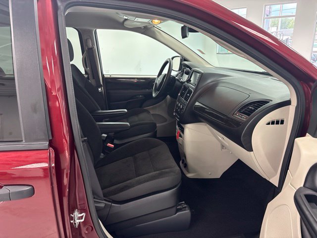 Used 2019 Dodge Grand Caravan SE w/ UConnect Hands-Free Group FWD image 20