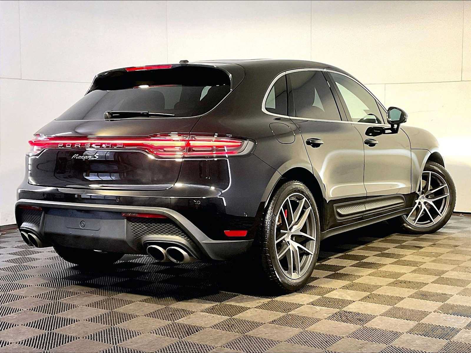 Certified 2024 Porsche Macan S AWD/4WD image 7