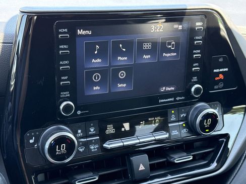 Used 2021 Toyota Highlander XLE FWD image 26