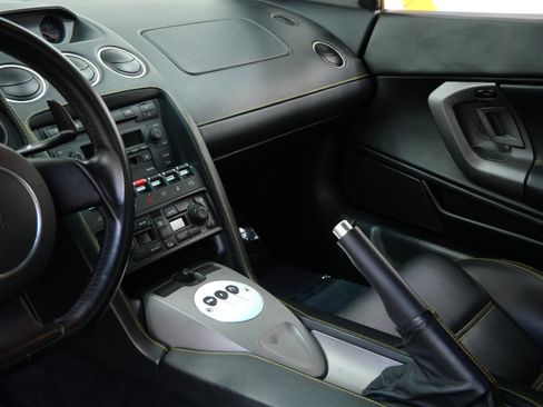 Used 2004 Lamborghini Gallardo AWD/4WD image 24
