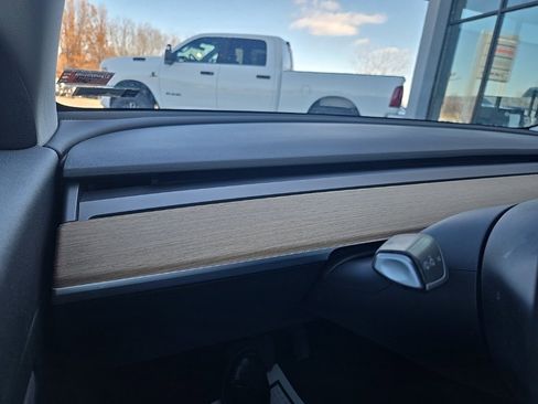 Used 2020 Tesla Model 3 Standard Range Plus image 42